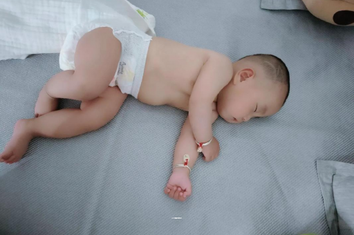 海安3个月宝宝怎么抱